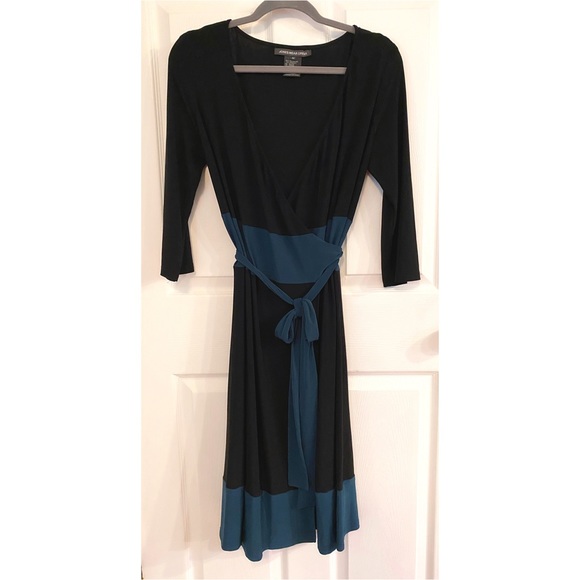 Jones Wear Dresses & Skirts - Jones Wear Black & Teal Wrap Dress Jones Wear Dresses & Skirts - Jones Wear Black & Teal Wrap Dress